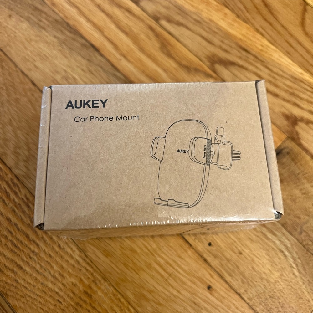 AUKEY CAR PHONE MOUNT — NEW IN BOX